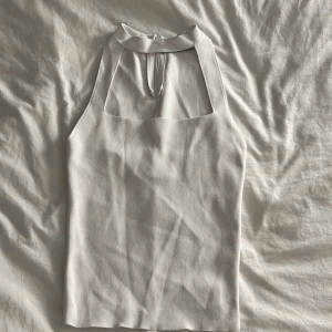 Zara topp - Vit trendig chocker topp från zara🐻‍❄️
