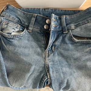 Lowwaisted jeans! - Lågmidjade Jens från H&M! Säljer då de ej används!