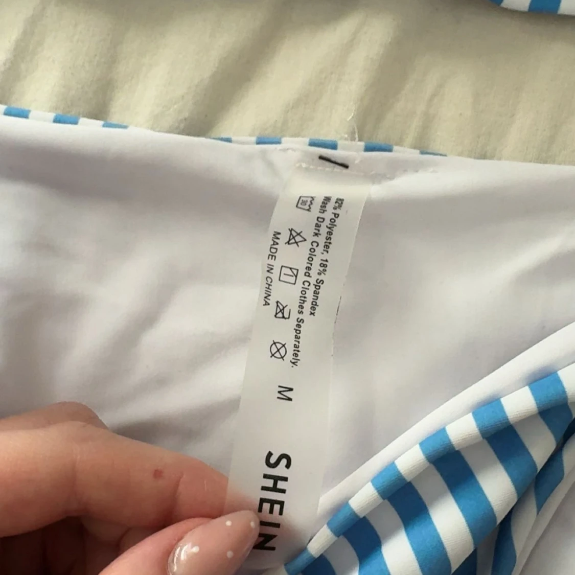 Randig blåvit bikini från SHEIN - 1