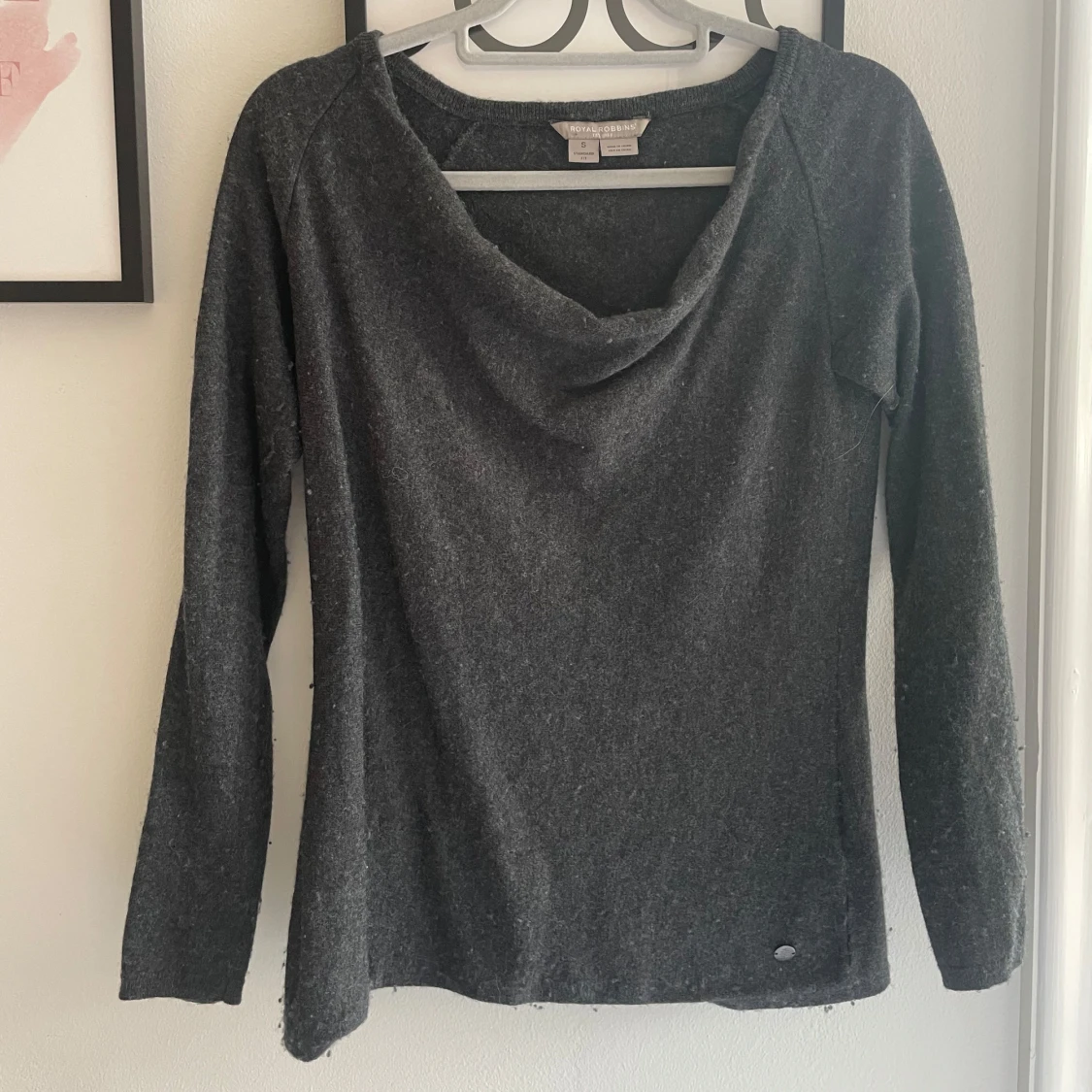 Mörkgrå offshoulder tröja Royal Robbins - 1