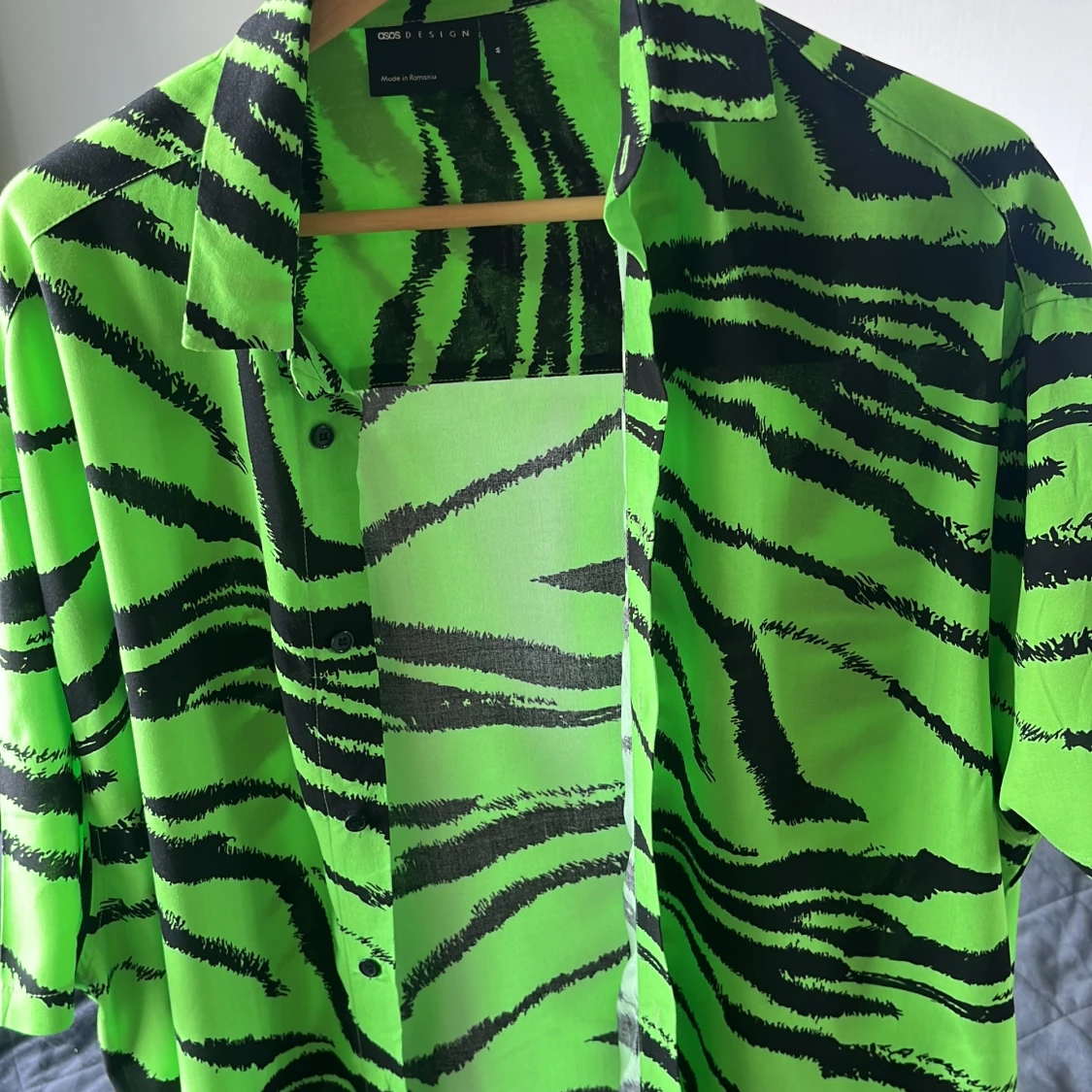 Grön zebramönstrad skjorta ASOS - 1