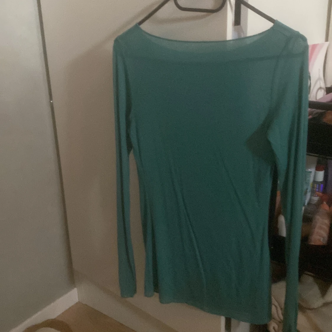 Grön långärmad topp i tunn bomull