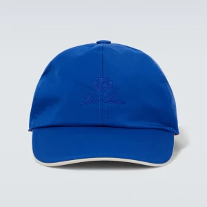 Blå keps från Loro Piana - Snygg blå keps från Loro Piana med broderad logga framtill. Klassisk form med böjd skärm och kontrastfärgad kant. Perfekt accessoar för en sportig och stilren look.