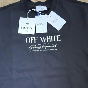 Off white T-shirt M  -  Pris kan diskuteras                                                        Säljer denna T-shirt för den kom aldrig till användning har även prislappen på. Skick 10/10