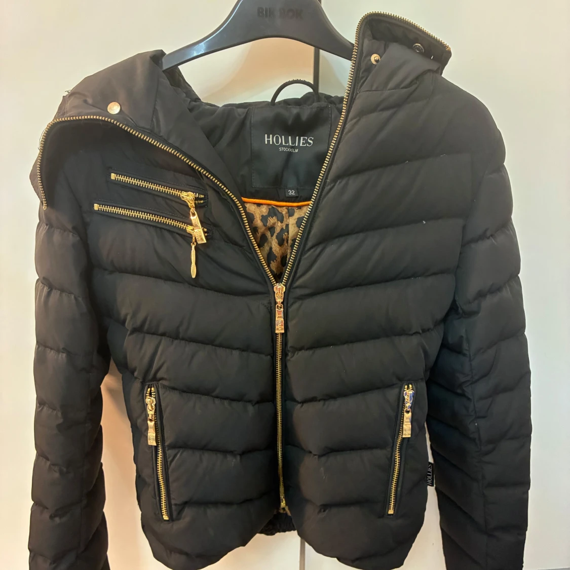 Svart pufferjacka från Hollies - 3