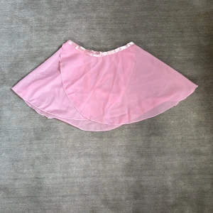 Rosa omlott kjol 💓  - Rosa omlott kjol för balett i nytt skick 🩰 