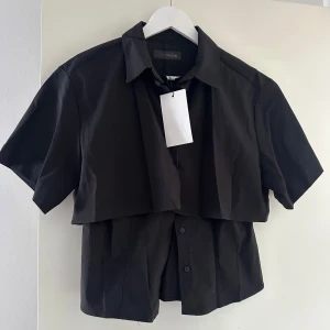Zara topp - Figurnära med prislapp 
