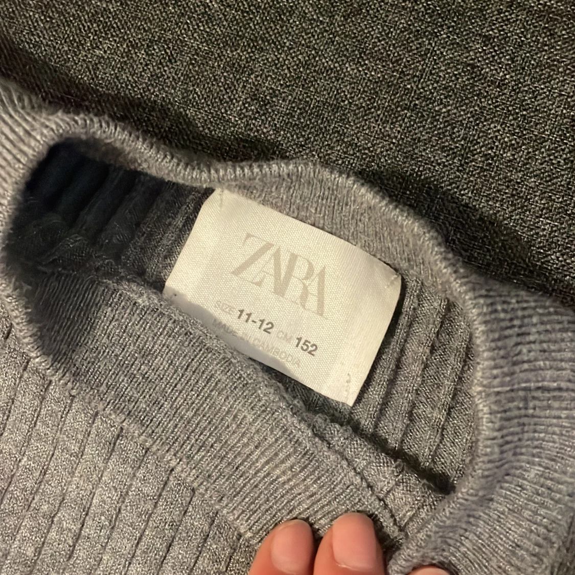 Grå långärmad tröja  - 1