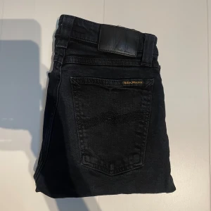 Nudie jeans  - Nudie jeans | storlek 26/32 | skick 10/10 | fraktar via PostNord eller Instabox på köparens bekostnad | hör av dig vid funderingar 