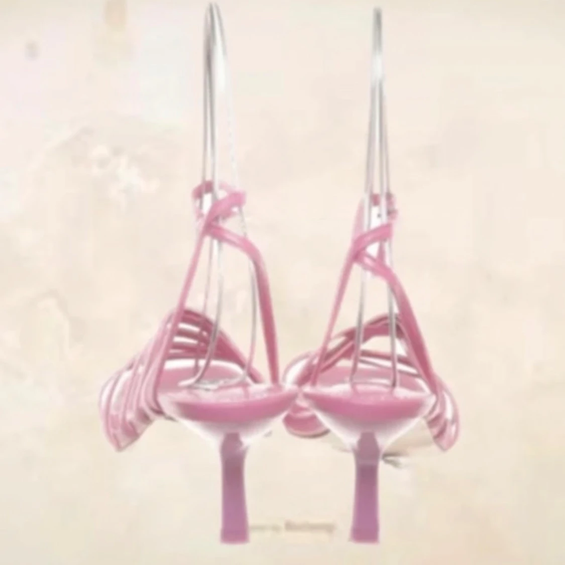 Rosa sandaler med smala remmar och klack - 3