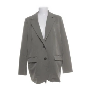 Oversize blazer ifrån NAKD!🩷 - En oversize blazer ifrån NAKD i en ljus grå melerad färg! Vid fler bilder hör av er🩷🩷