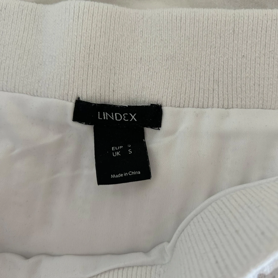 Vit stickad kjol från Lindex - 2