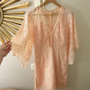 Klänning  - Klänning från Love Triangel, i nyskick.