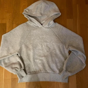 Hoodie - Superfin grå hoodie från gina💘💫