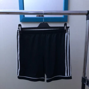 Träningsshorts - Adidas - Fina träningsshorts.