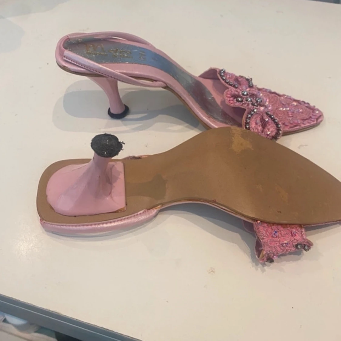 Rosa kitten heels med klack och pärldetaljer y2k - 2