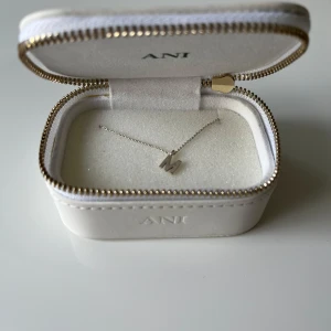 Ani Jewels halsband silver - Säljer eftersom jag inte använder det längre. Nypris är 850kr 🫶🏻