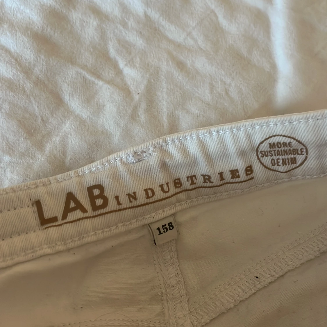 Vita jeansshorts från LAB Industries - 3