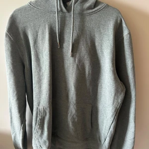 Grön hoodie  - Enkel grön hoodie från Lager 157 Storlek L Fint skick Hör av er om mer bilder och frågor!🌷