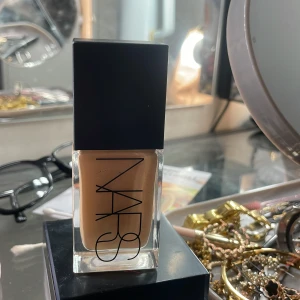 NARS Foundation Barcelona - Light reflecting foundation nars, barcelona. Det är mer än halva kvar!