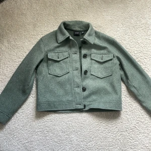 Grön jacka - Snygg grön jacka från Vero Moda perfekt till våren💕