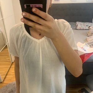 Vit blus  - Super gullig