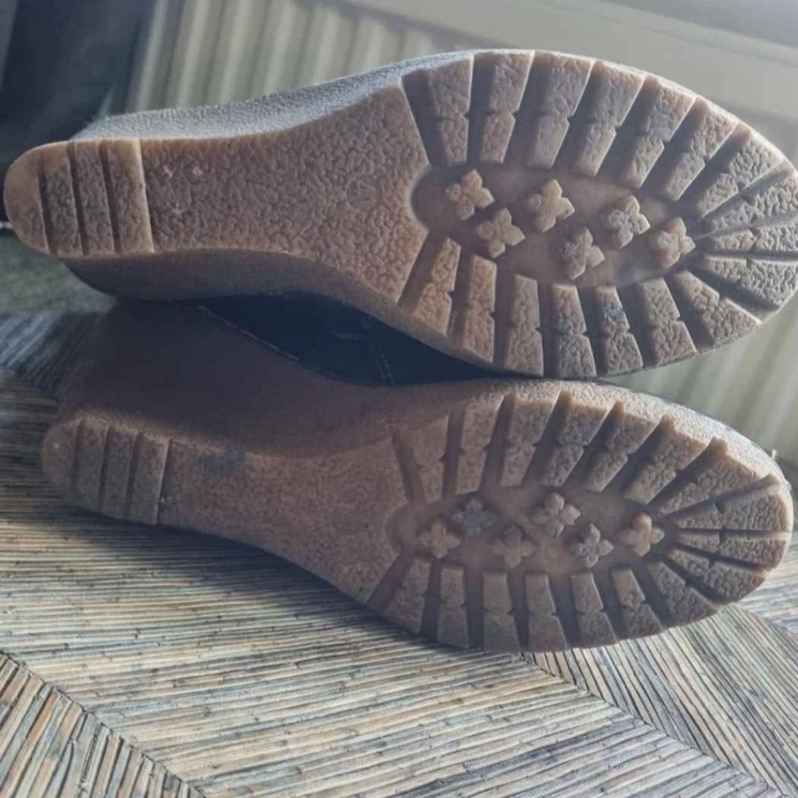 Svarta kilklackade boots med fuskpäls - 3