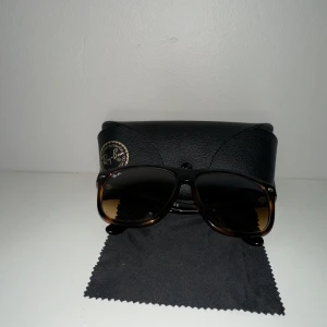 Ray-ban boyfriend - Nästan helt oanvända då jag köpte fel storlek och ej kan returnera. Pris går att diskutera vid snabb affär!