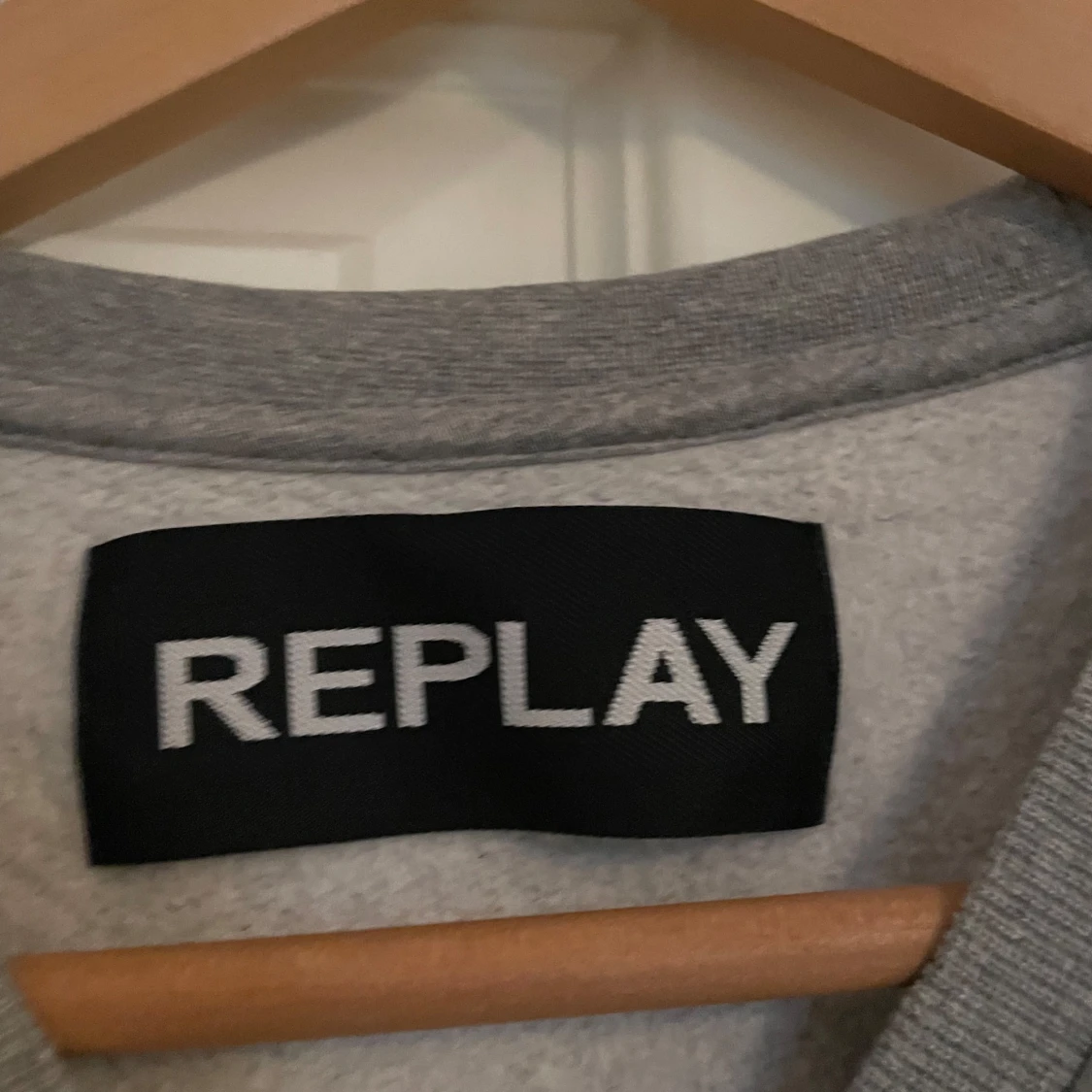 Grå sweatshirt från Replay - 2