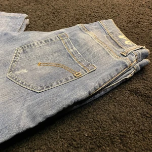 Dondup W34  - Säljer ett par feta dondup jeans i storlek W34, skick 8/10, Pris:599, vid frågor och funderingar är de bara och höra av sig ⚜️ Frakt 1-3 arbetsdagar 🚚