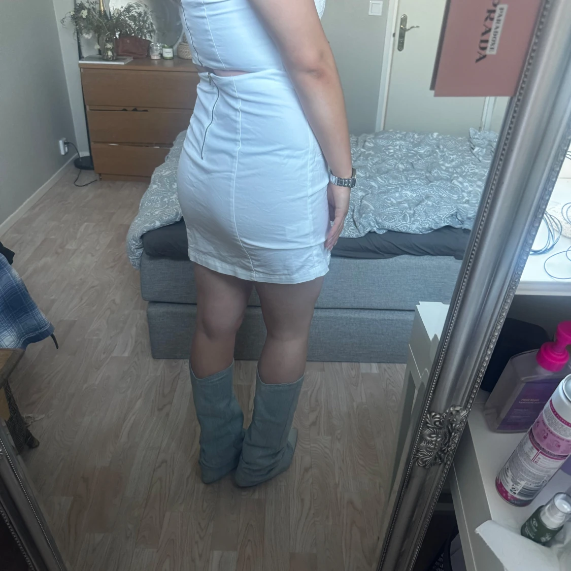 Vit axelbandslös kortklänning från H&M - 2