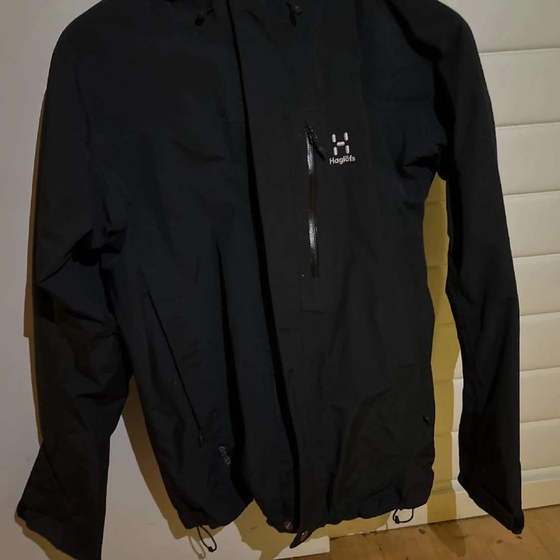 Svart vindjacka från Haglöfs