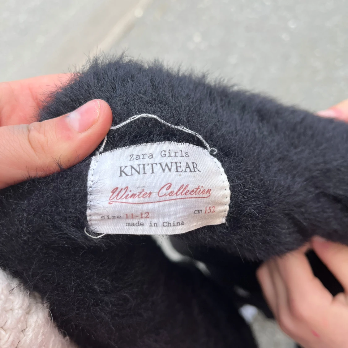 Svart pälsjacka i croppad modell - 3