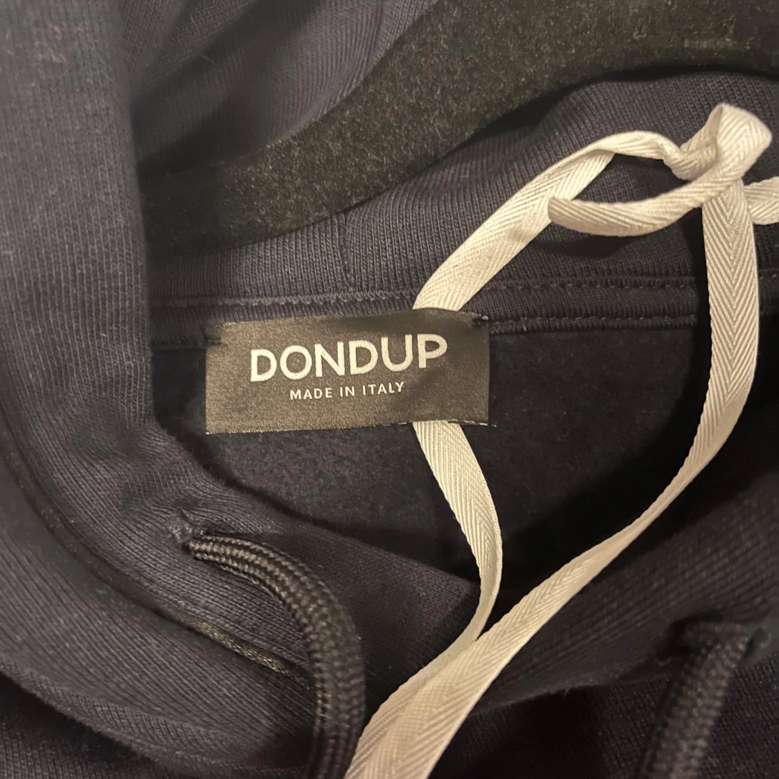 Svart hoodie från Dondup - 2