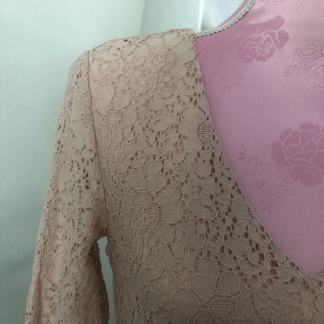 Rosa spetsklänning från Saint Tropez - 1