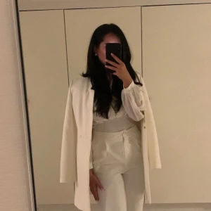 Vit kappa från zara - En snygg vit kappa från Zara 