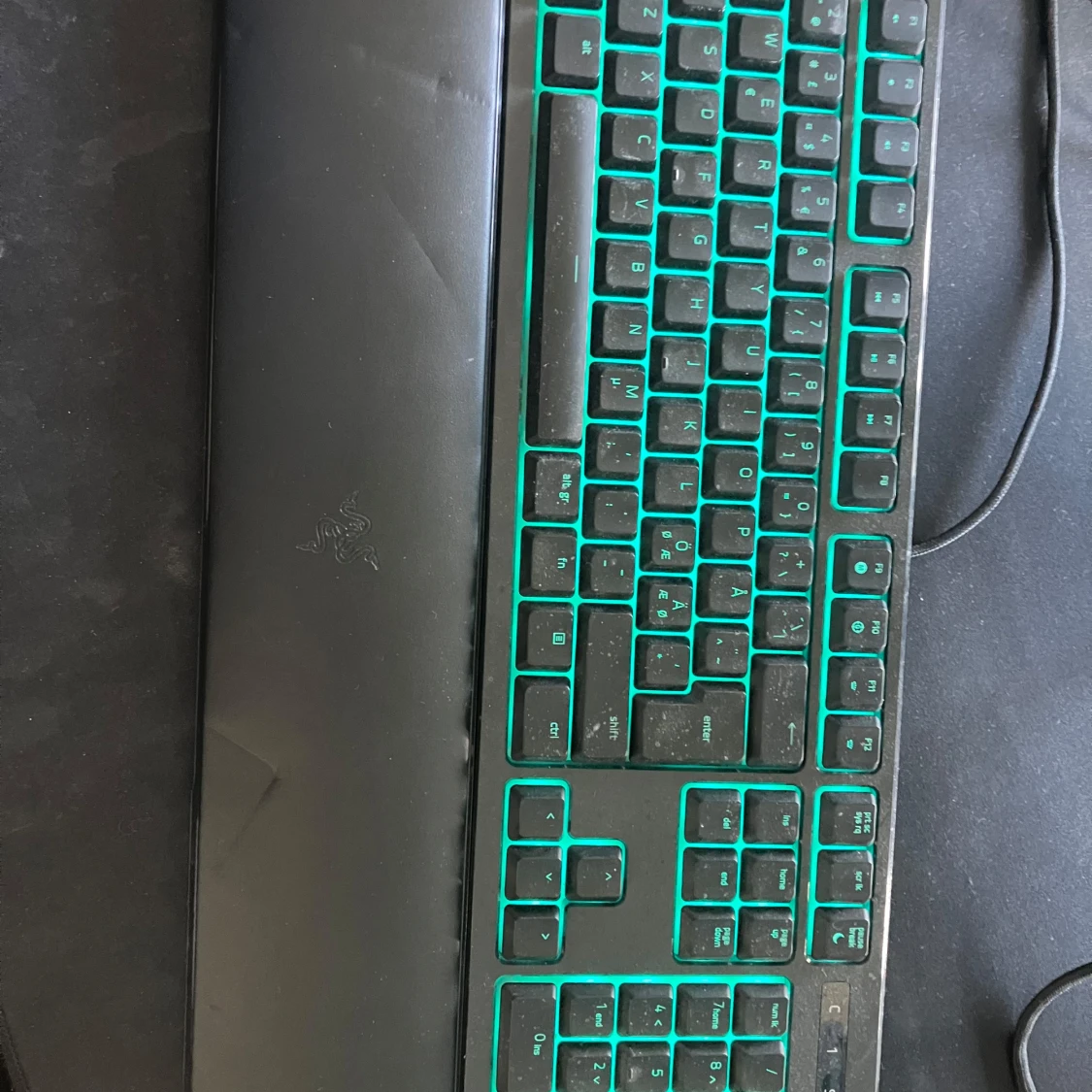 Xtrfy M4 RGB Ultra-Light Gaming Mouse och Tangentbord (Razer)  - 3