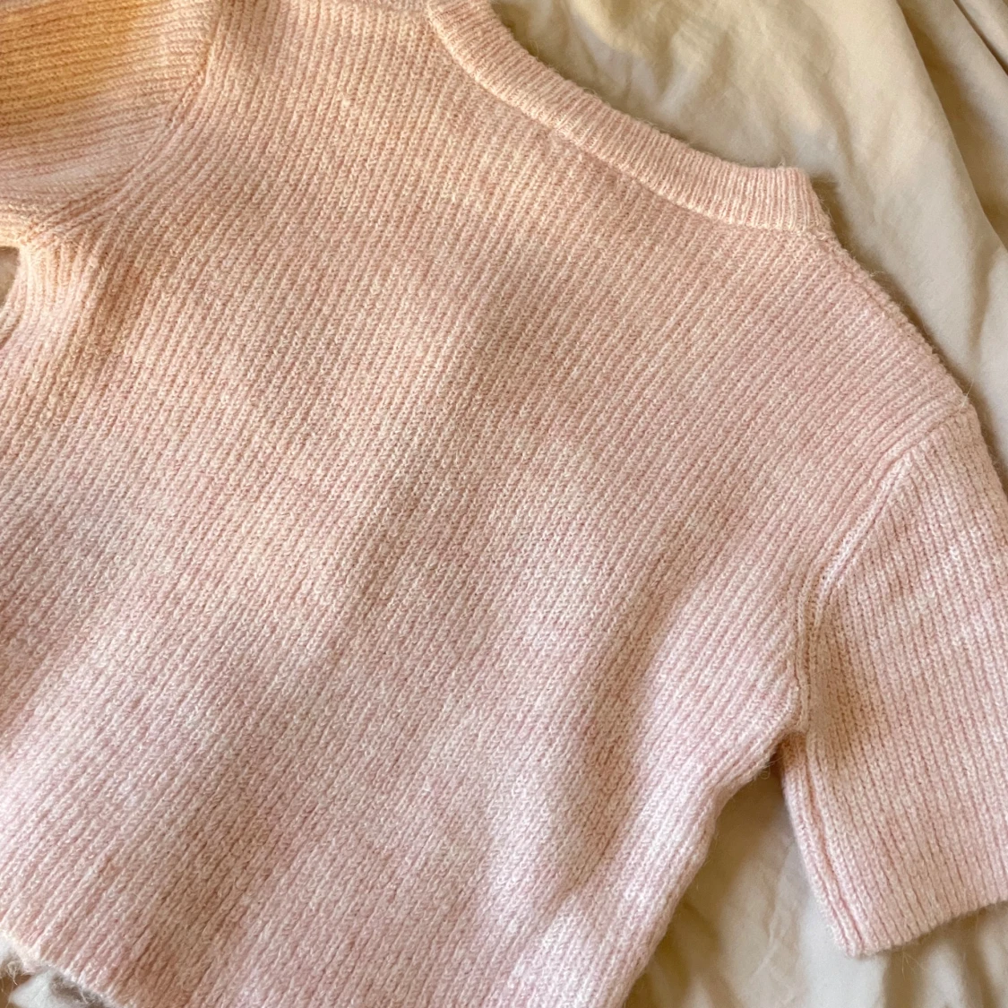 Ljusrosa stickad kofta från Gina Tricot - 1