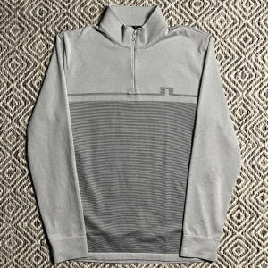 J.Lindeberg Tröja - J.Lindeberg Golf Tröja! | Skick 9/10 mycket bra | Nypris 1200kr | Mitt pris 399kr | Kom pm vid frågor eller funderingar! | Postas eller hemleverans i Gävle området!