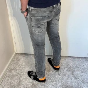 Replay anbass jeans  - Replay Jeans | skick 9/10 | Storlek 31/34 | Pris - 499kr | Modellen är ca 178cm lång | Hör av dig vid minsta fråga eller fundering!!