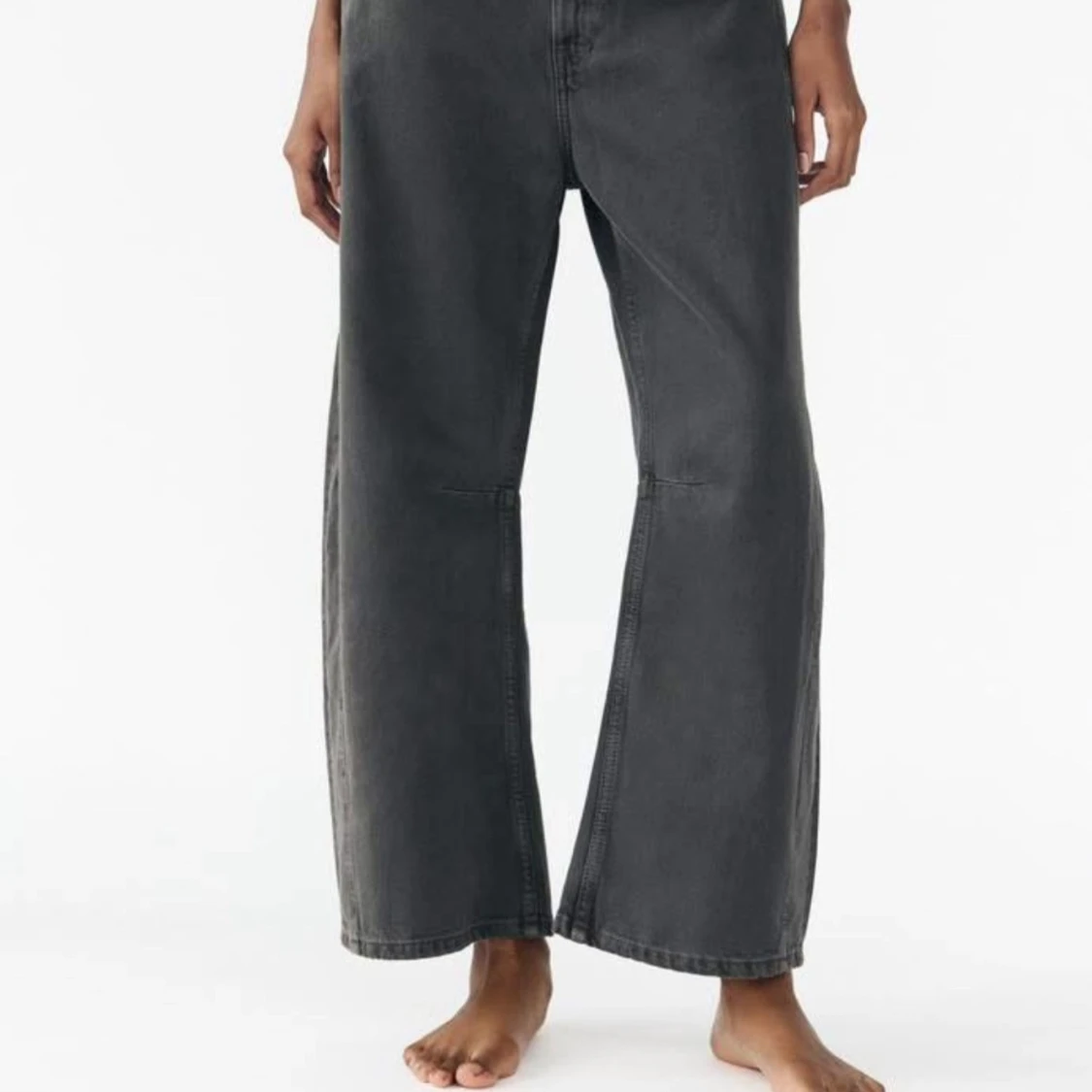 gråa barrel jeans från Zara  - 1