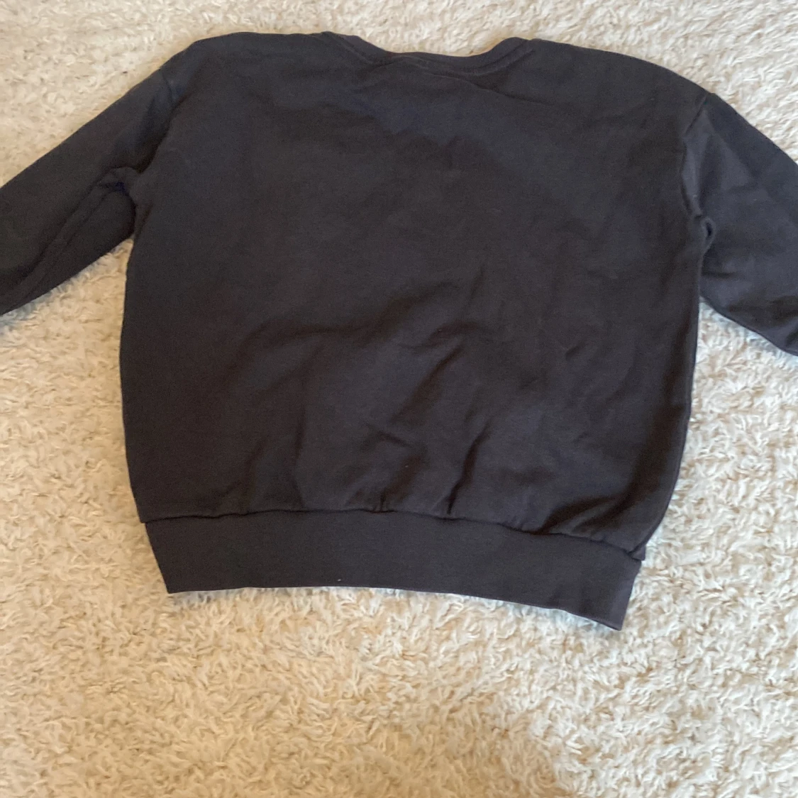 Svart sweatshirt från Kappahl YOUTH - 1