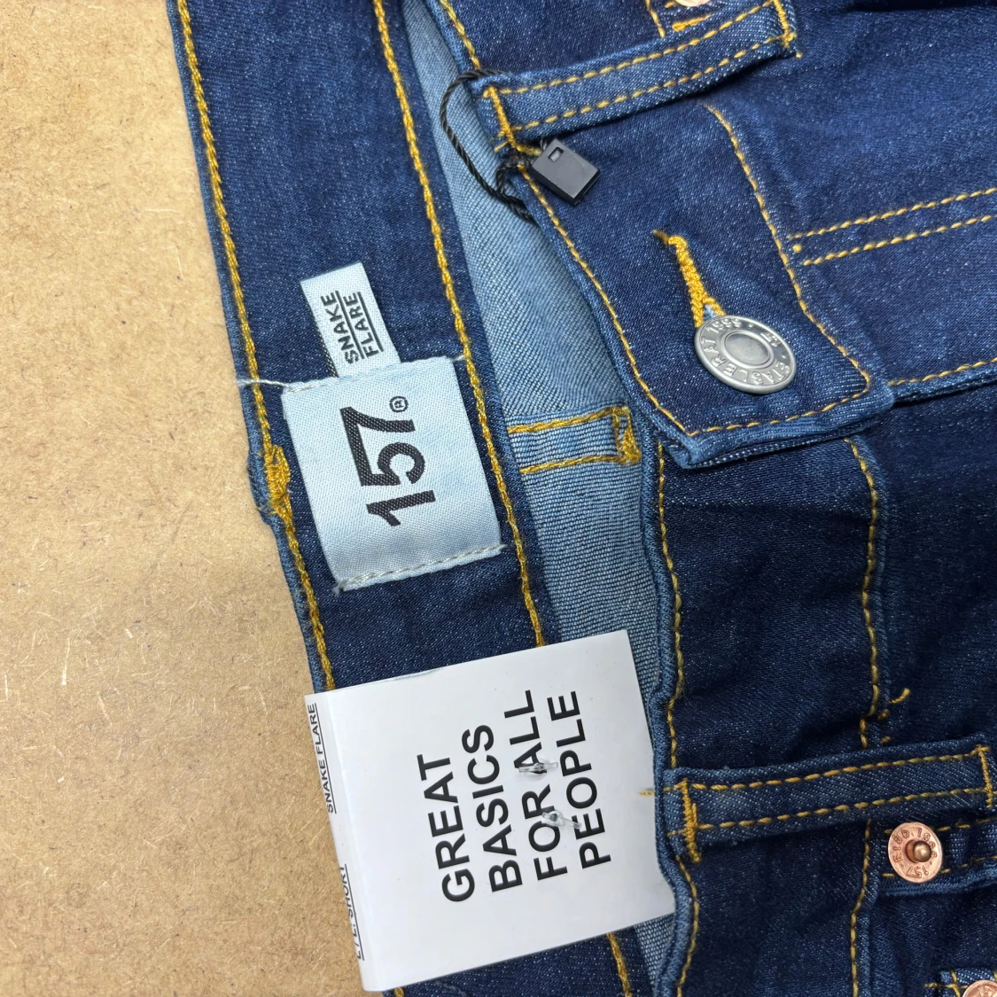 Blå Snake Flare jeans från 157 - 3