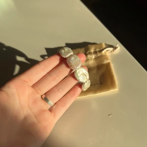Armband,barockpärlor - Äkta sötvattens pärlor. Kolla gärna in mina andra smycken jag gjort🥰 Jag samfraktar även allt ni vill ha. Skriv till mig vid frågor eller bilder