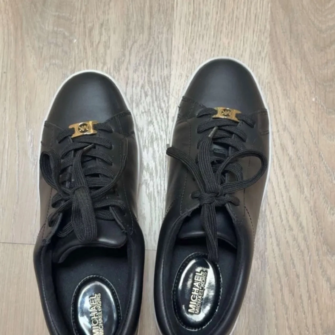Svarta sneakers från Michael Kors