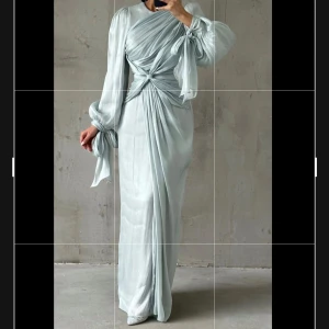 Mintgrön långklänning från leyuzebutik - Helt ny med prislapp. Aldrig använd. 