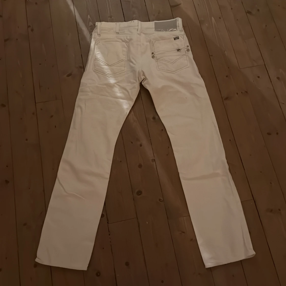 Vita jeansbyxor från ENERGIE, stl 31 - 1