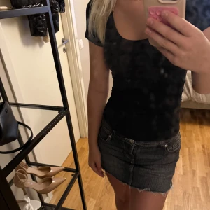 Svart topp - Fin basic svart topp