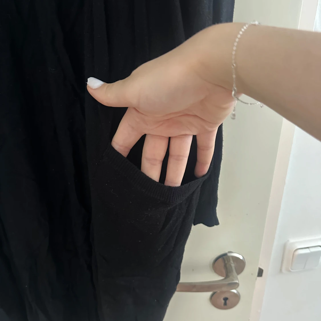 Svart lång kofta med fickor - 1