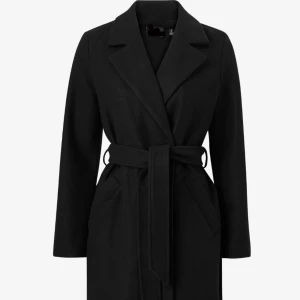 Svart kappa med bälte och krage - Snygg svart kappa som jag använt 4-5 gånger 